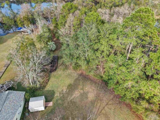 4621 Riley Rd, Milton, FL 32583