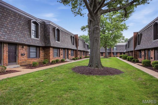 1871 Mansard Drive, St Louis, MO 63125