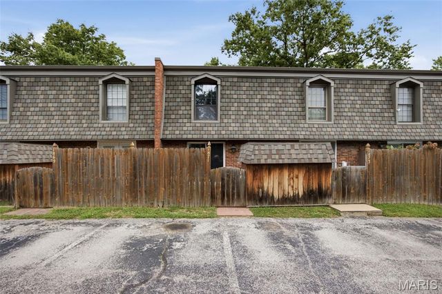1871 Mansard Drive, St Louis, MO 63125