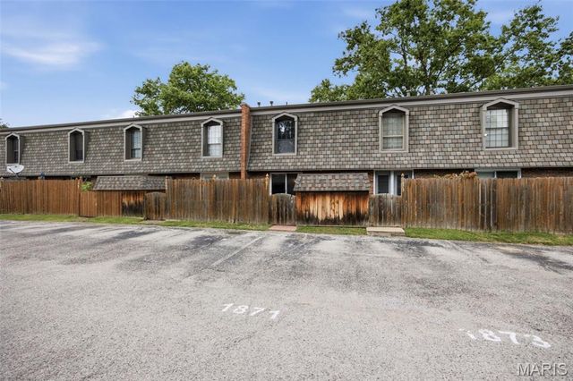 1871 Mansard Drive, St Louis, MO 63125