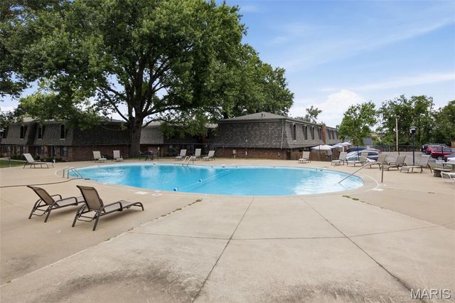 1871 Mansard Drive, St Louis, MO 63125