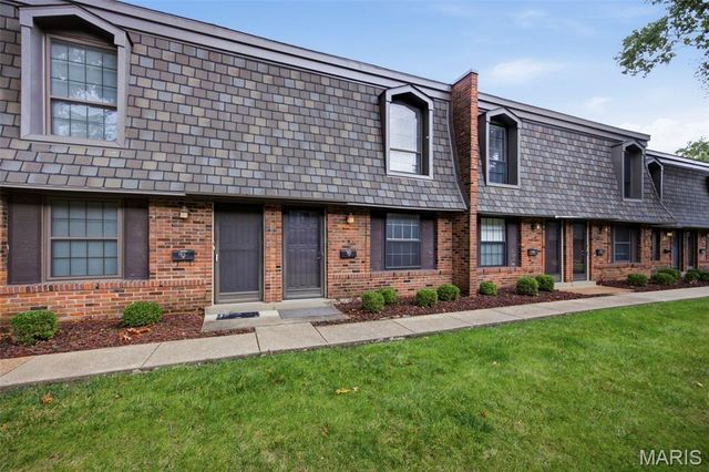 1871 Mansard Drive, St Louis, MO 63125