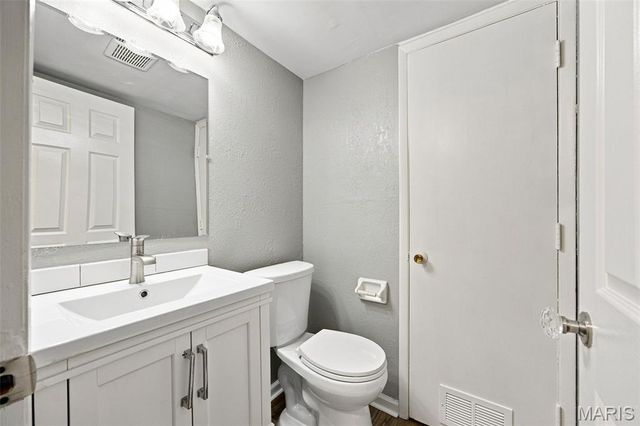 1871 Mansard Drive, St Louis, MO 63125