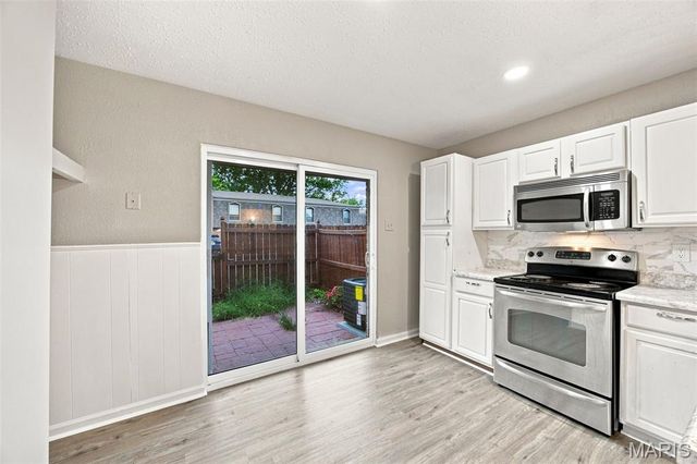 1871 Mansard Drive, St Louis, MO 63125