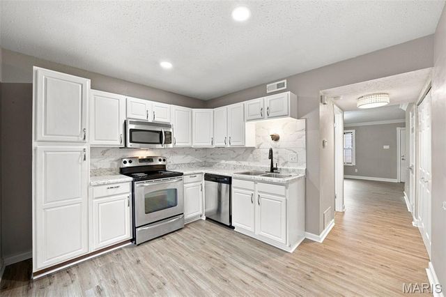 1871 Mansard Drive, St Louis, MO 63125