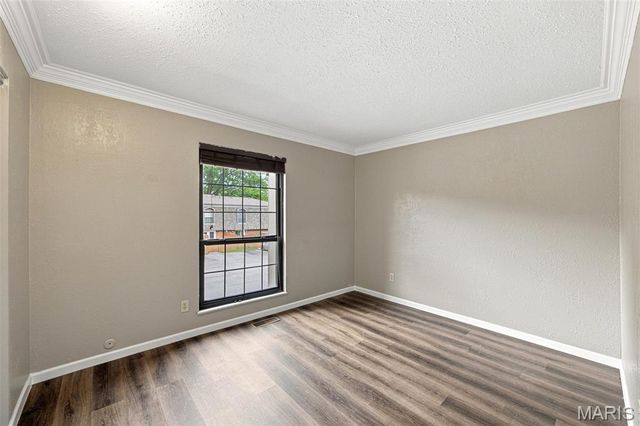 1871 Mansard Drive, St Louis, MO 63125