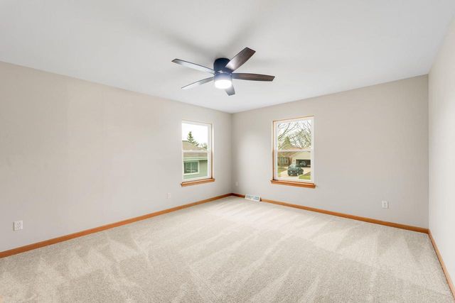 8275 Park View COURT, Oak Creek, WI 53154