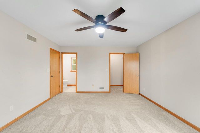 8275 Park View COURT, Oak Creek, WI 53154