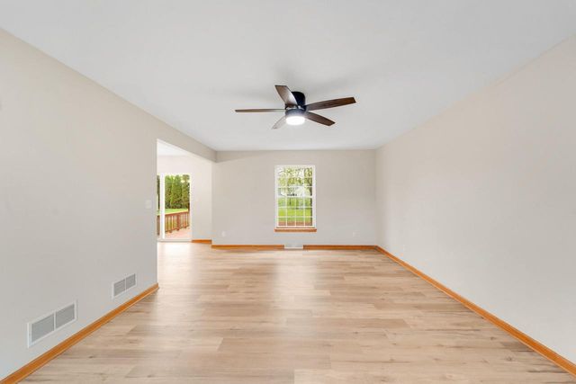8275 Park View COURT, Oak Creek, WI 53154