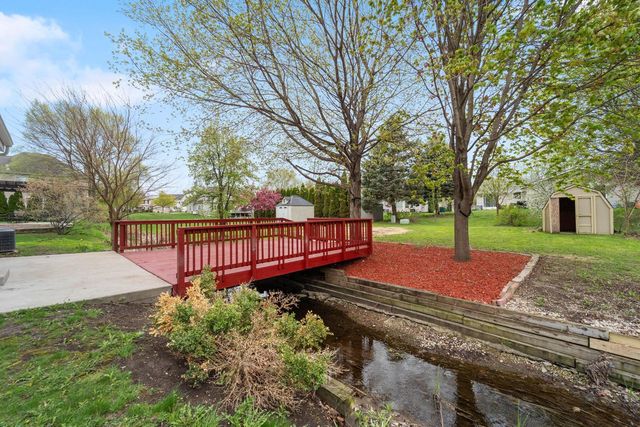 8275 Park View COURT, Oak Creek, WI 53154
