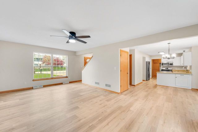 8275 Park View COURT, Oak Creek, WI 53154