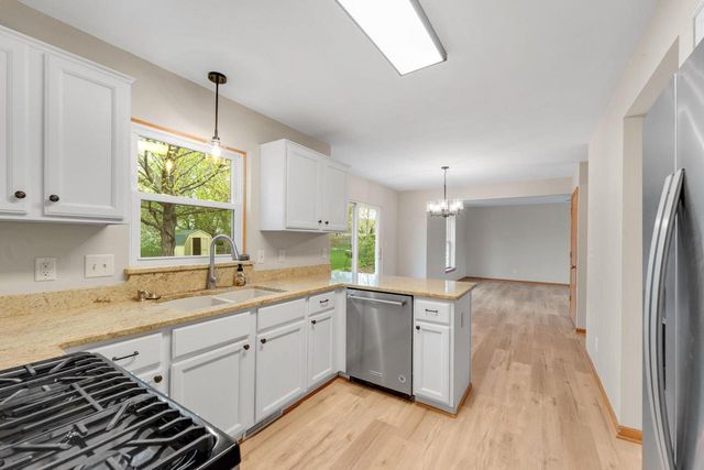 8275 Park View COURT, Oak Creek, WI 53154