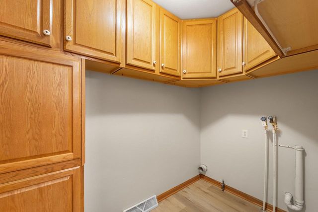 8275 Park View COURT, Oak Creek, WI 53154