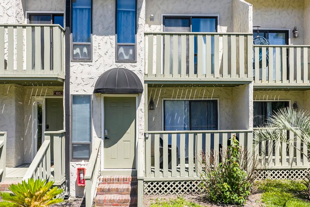 303 20th Ave S Apt 203, Myrtle Beach, SC 29577