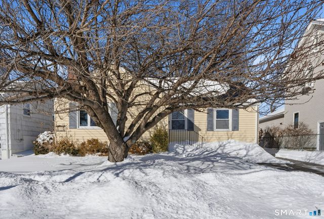 16 Clarendon Avenue, West Hartford, CT 06110