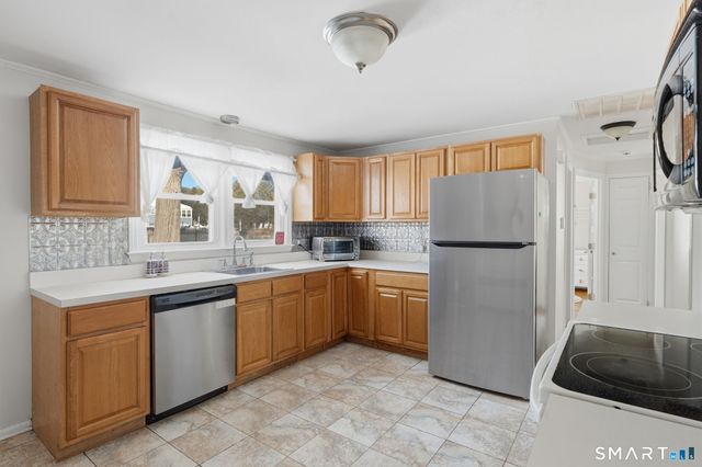 16 Clarendon Avenue, West Hartford, CT 06110