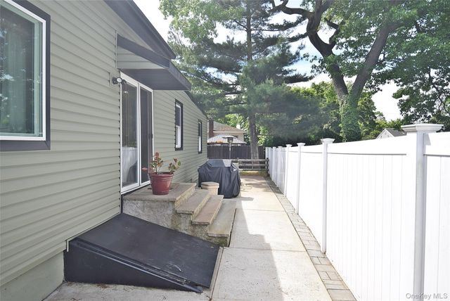 22 Salem Place, Copiague, NY 11726