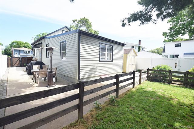 22 Salem Place, Copiague, NY 11726