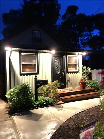 22 Salem Place, Copiague, NY 11726