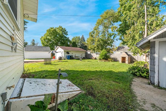1637 ONTARIO STREET, Oshkosh, WI 54901
