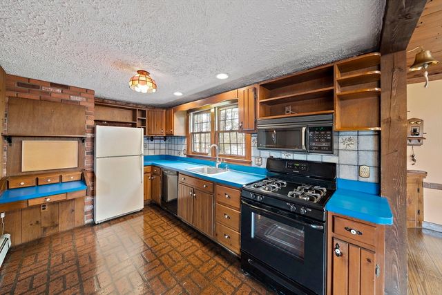 61 Belmont St, Weymouth, MA 02188