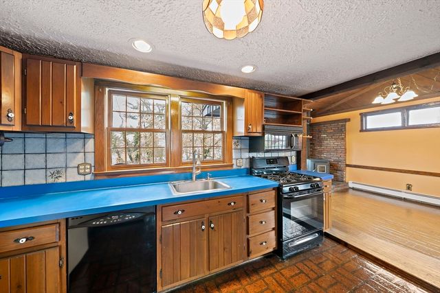 61 Belmont St, Weymouth, MA 02188