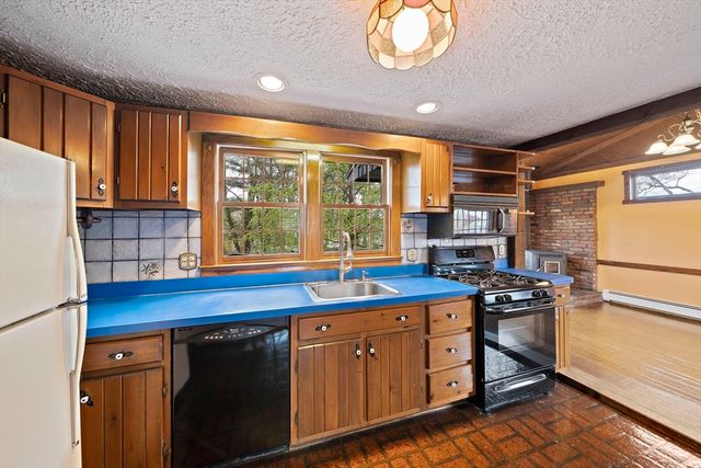 61 Belmont St, Weymouth, MA 02188