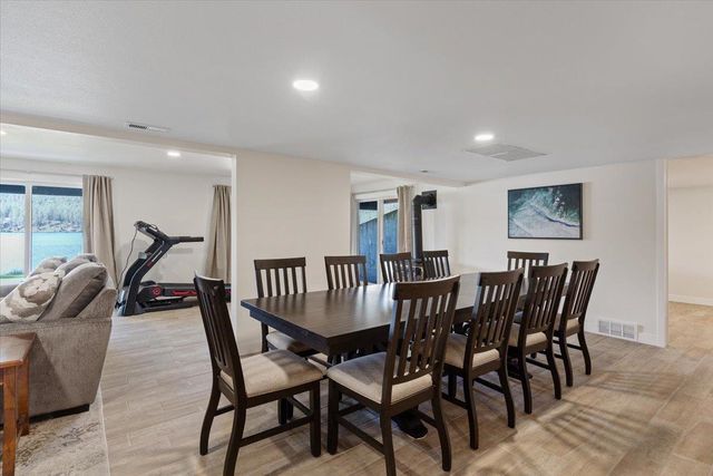 6619 Long Lake Dr, Nine Mile Falls, WA 99026