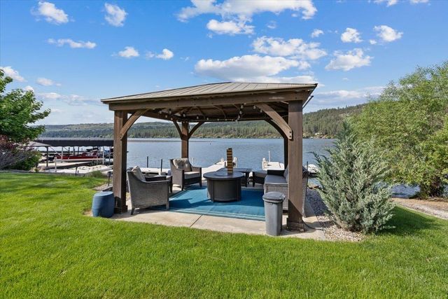 6619 Long Lake Dr, Nine Mile Falls, WA 99026