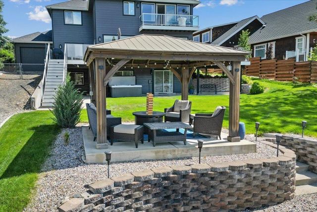 6619 Long Lake Dr, Nine Mile Falls, WA 99026