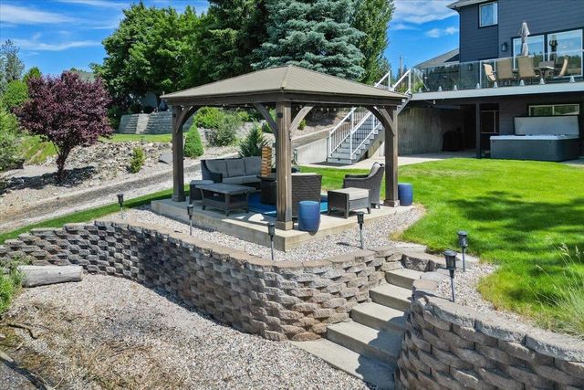 6619 Long Lake Dr, Nine Mile Falls, WA 99026