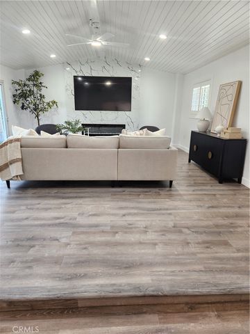 1626 E 15th St, Santa Ana, CA 92701