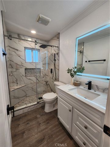 1626 E 15th St, Santa Ana, CA 92701