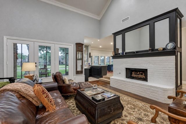 609 Edgewood Drive, Montgomery, TX 77356