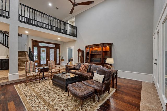 609 Edgewood Drive, Montgomery, TX 77356