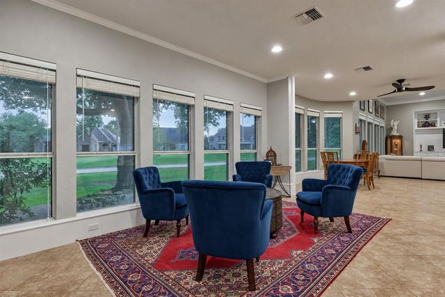 609 Edgewood Drive, Montgomery, TX 77356