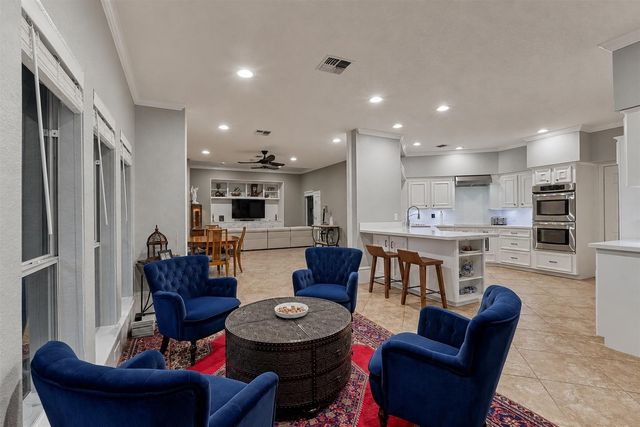609 Edgewood Drive, Montgomery, TX 77356