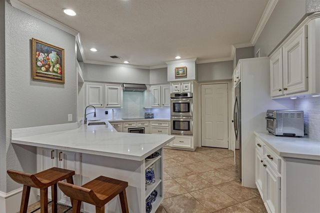 609 Edgewood Drive, Montgomery, TX 77356