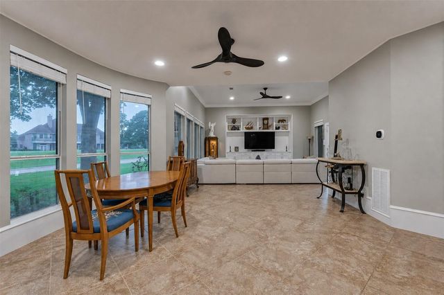 609 Edgewood Drive, Montgomery, TX 77356