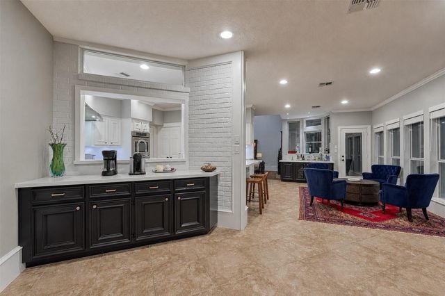 609 Edgewood Drive, Montgomery, TX 77356
