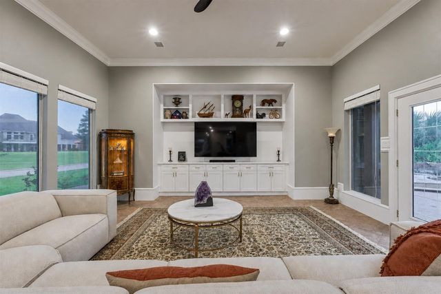 609 Edgewood Drive, Montgomery, TX 77356