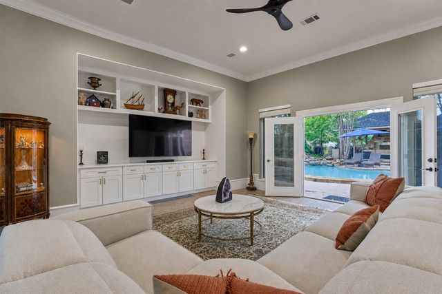 609 Edgewood Drive, Montgomery, TX 77356
