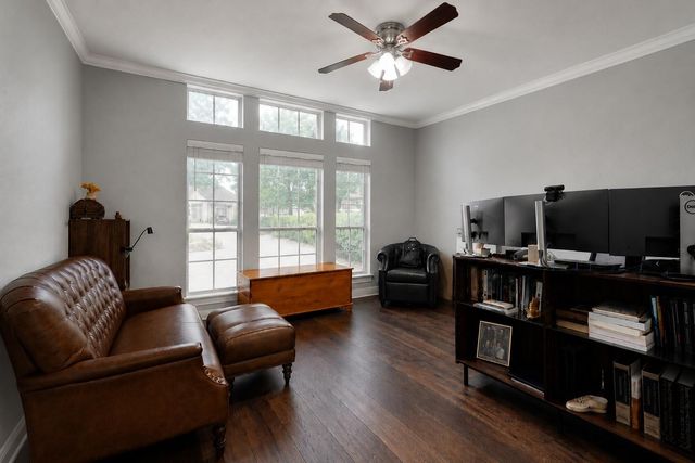 609 Edgewood Drive, Montgomery, TX 77356