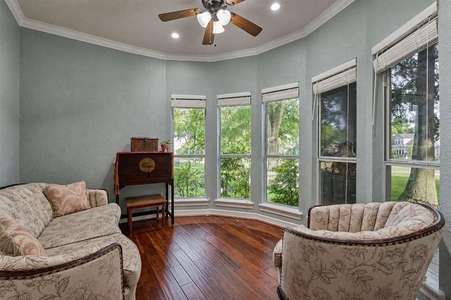 609 Edgewood Drive, Montgomery, TX 77356