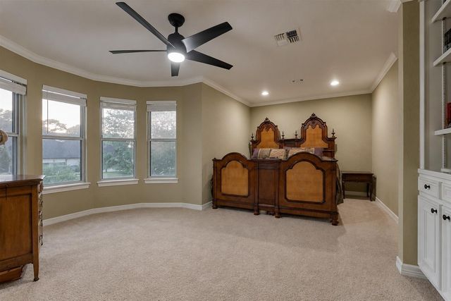 609 Edgewood Drive, Montgomery, TX 77356