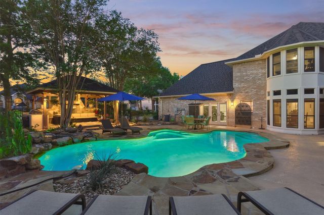 609 Edgewood Drive, Montgomery, TX 77356