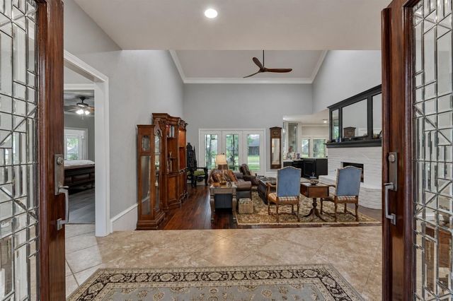 609 Edgewood Drive, Montgomery, TX 77356