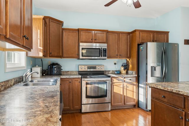 1928 Clearwater Dr, Lawrenceburg, KY 40342