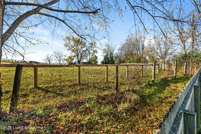 1928 Clearwater Dr, Lawrenceburg, KY 40342