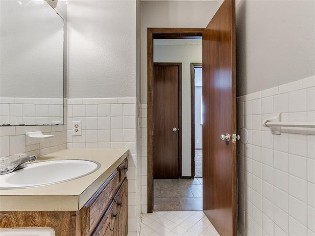 822 Russell Circle, Norman, OK 73071
